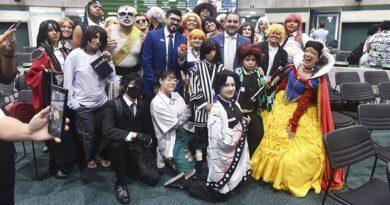 Cosplayers ocupam o Plenário da Assembleia Legislativa do Ceará em homenagem aos 25 anos do Sana 2025